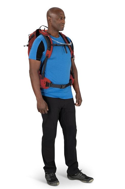 a photo of the osprey manta 24 pack in the color oak leaf orange, view on a model from the front