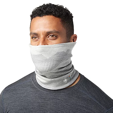 a photo of a model in the smartwool merino 250 neck gaiter