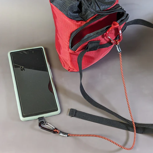 the avant snack pack showing the phone tether
