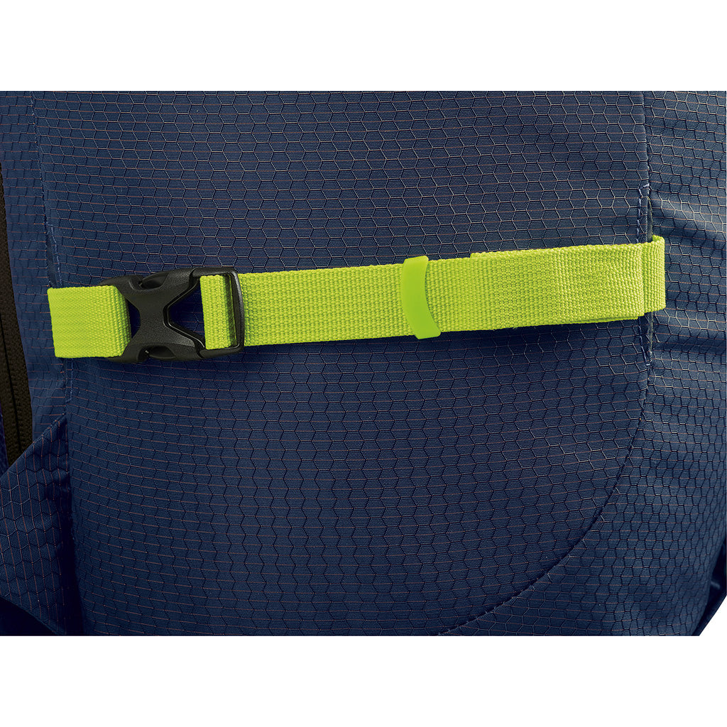 detail of the lower compression strap other side