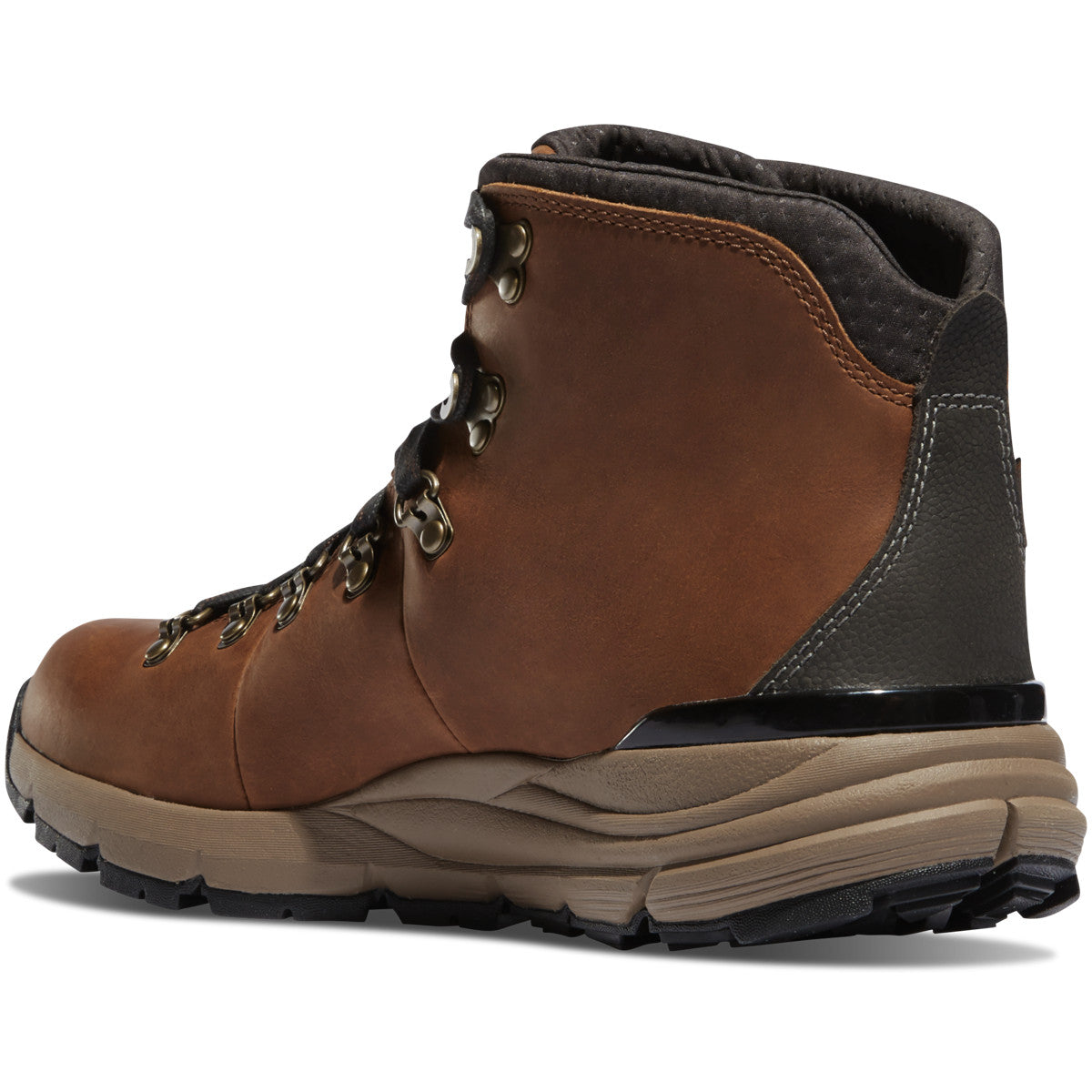 a photo of the Danner Mountain 600 in brown with red laces