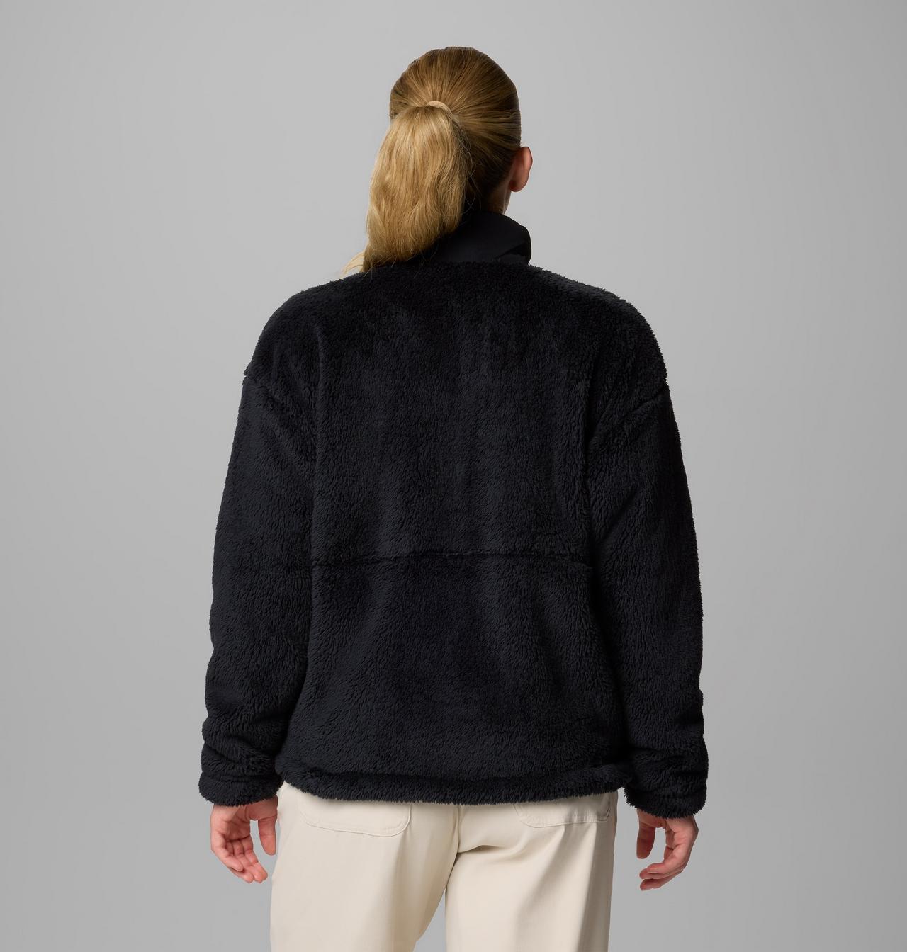 Person seen from back, wearing a black fleece jacket on a gray background