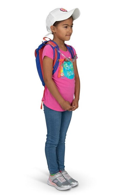 a photo of the osprey moki 1.5 kids backpack in the color gentian blue, front view on a model