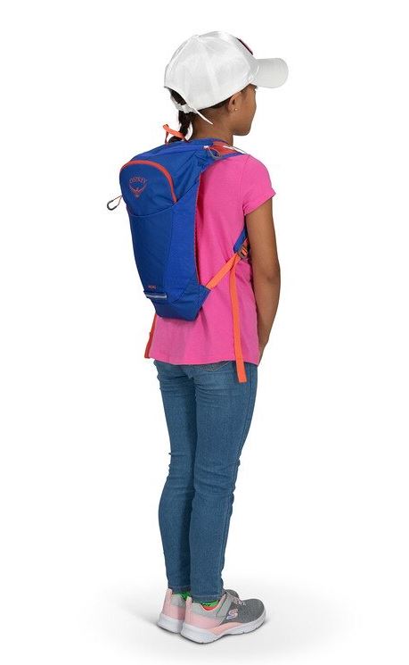 a photo of the osprey moki 1.5 kids backpack in the color gentian blue, view on a model from behind