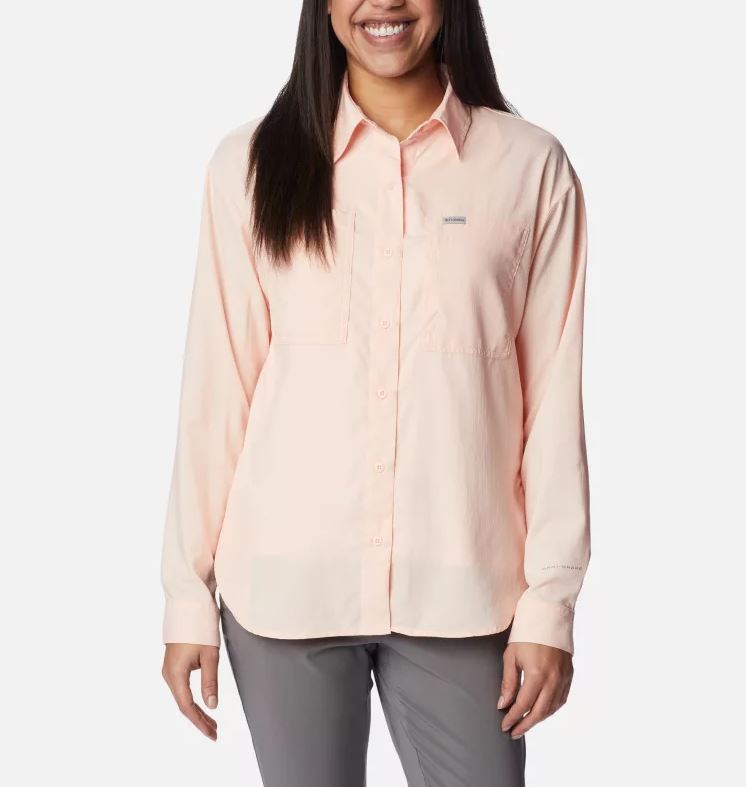 a model wearing the columbia silver ridge utility long sleeve shirt womens in the color peach blossom, front view