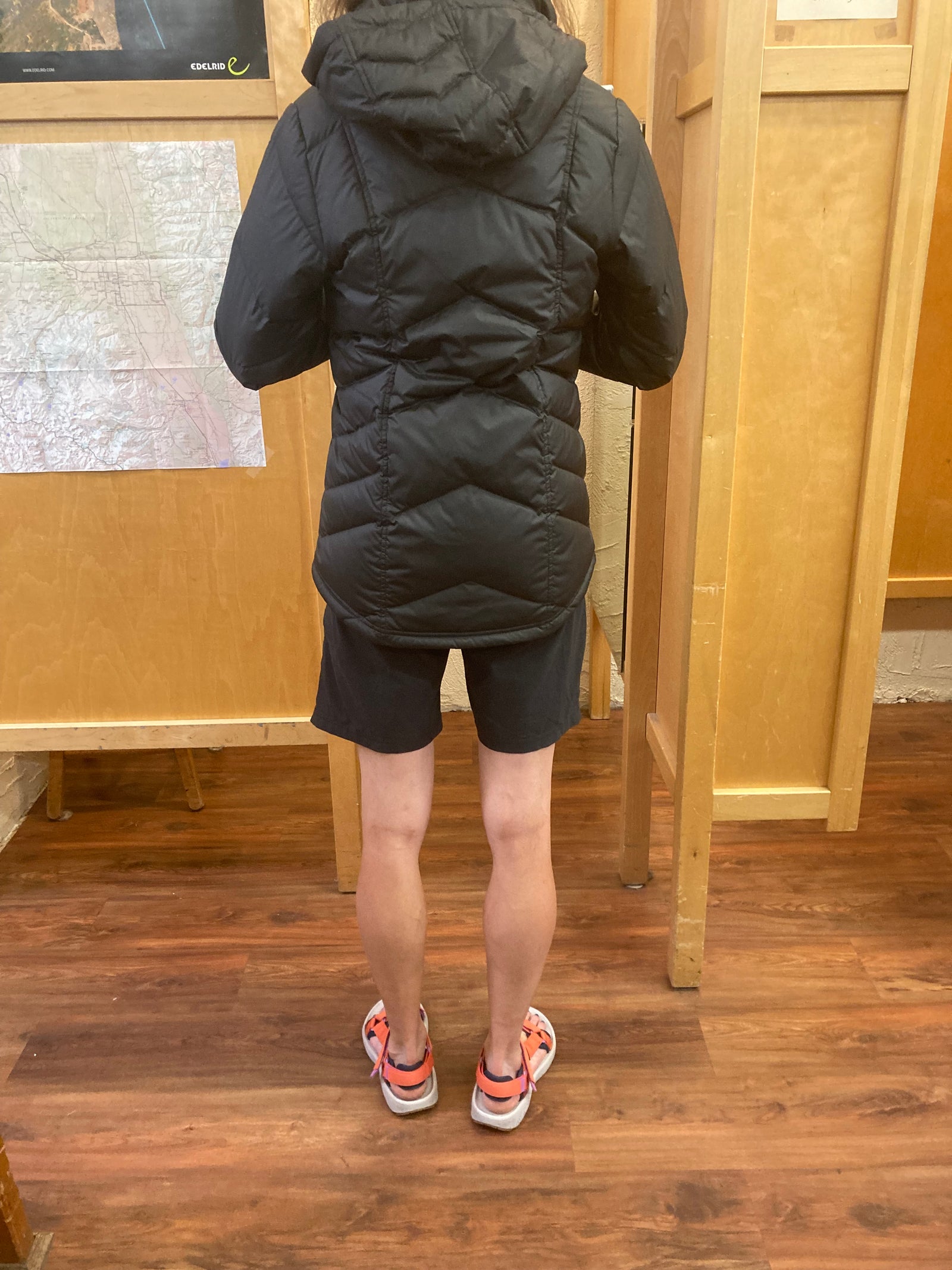 a woman wearing the patagonia down with it parka
