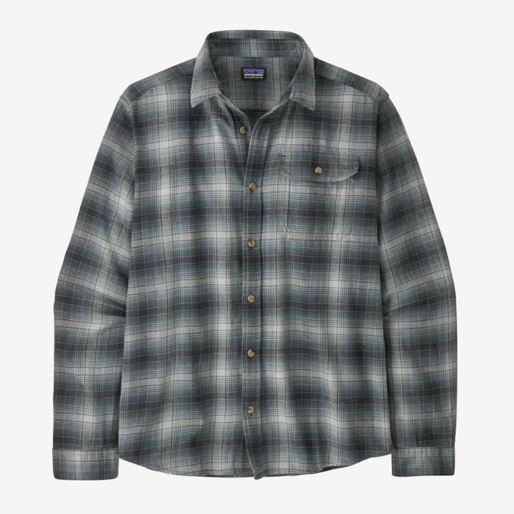 The patagonia mens lightweight fjord flannel in the color avant nouveau green, front view