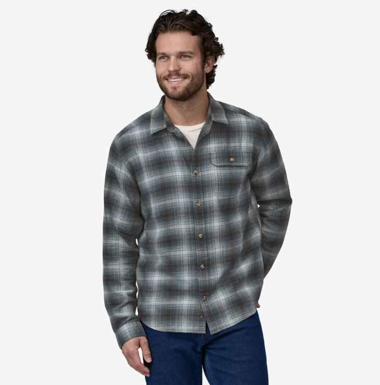 The patagonia mens lightweight fjord flannel in the color avant nouveau green, front view on a model