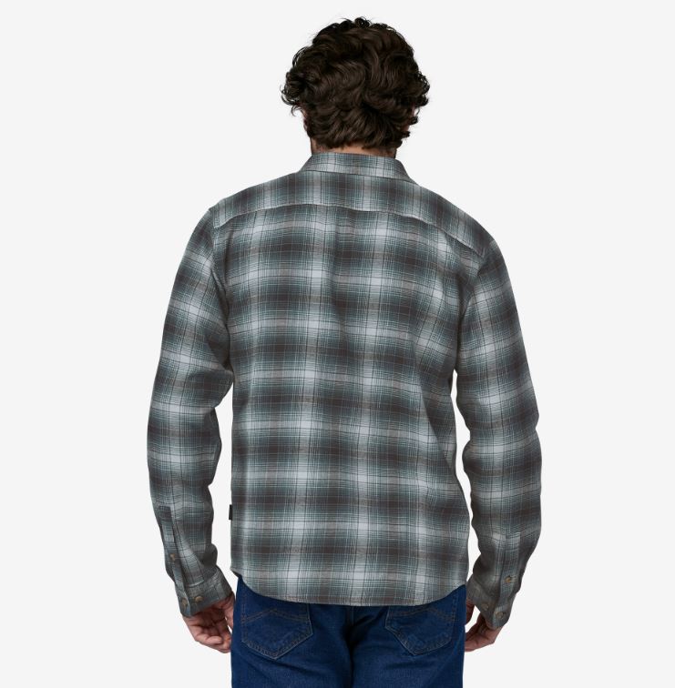 The patagonia mens lightweight fjord flannel in the color avant nouveau green, back view on a model