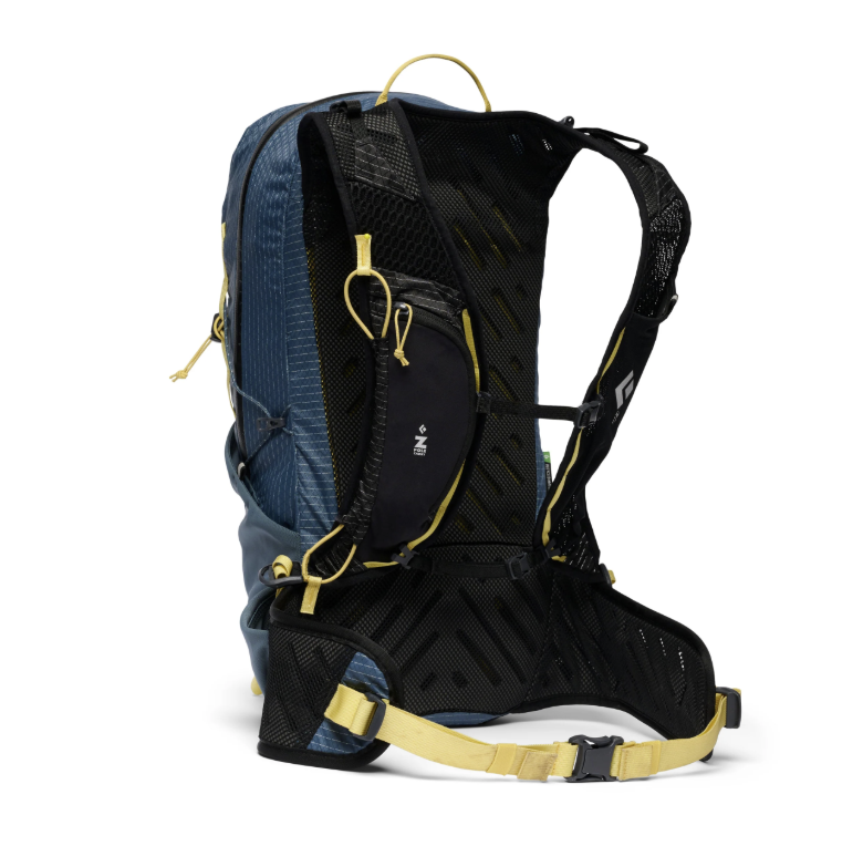 black diamond pursuit 25 pack in midnigth back view