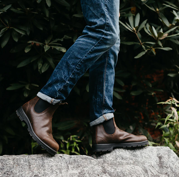 a hipster dude wearing the blundstone 1609 antique brown