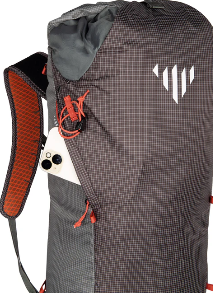 camp m tech 30 showing front pocket with phone