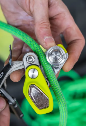 edelrid ohmega shown with rope 