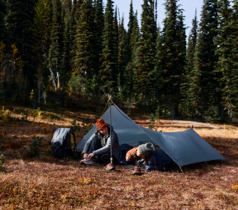 gossamer twin tarp being used by backpackers