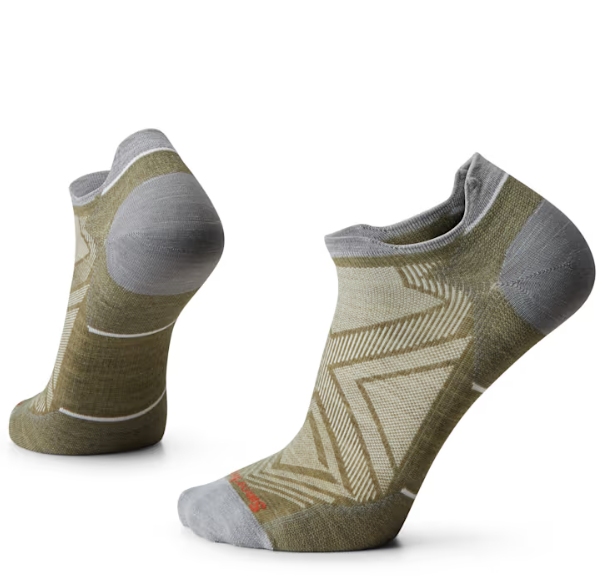 smartwool run zero cushion low ankle sock in moss color