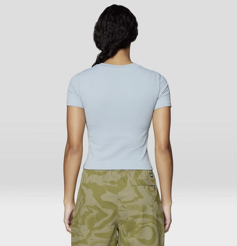 mountain hardwear peak knit tee in ice shadow back view on a model