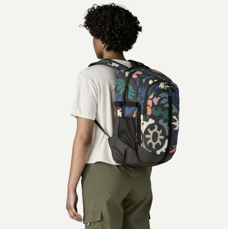 patagonia refugio 26 in kaleido black