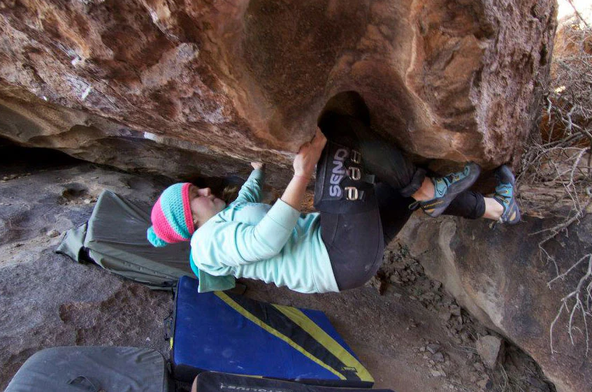 send large classic knee pad being worn by someone climbing