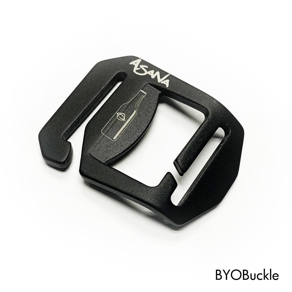 close up of the new byo buckle